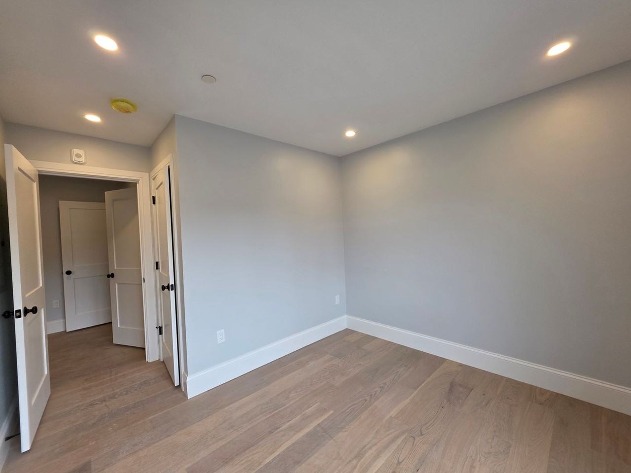 349 Market St - Photo 7 of 35