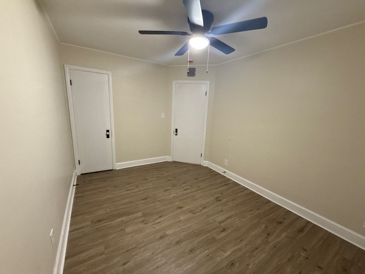 15519 Plainview Avenue - Photo 5 of 10