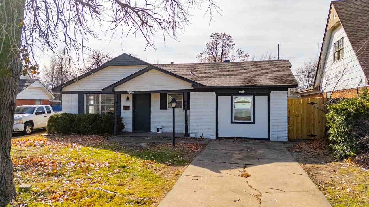 2916 Southwest 61st Street - Photo 2 of 23