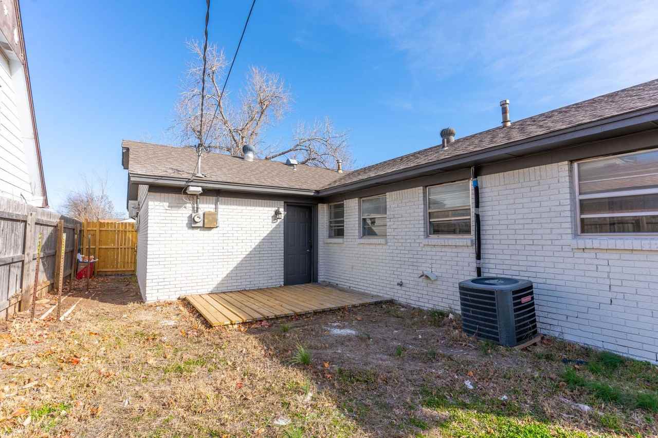 2916 Southwest 61st Street - Photo 5 of 23