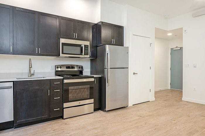 330 Ne Dekum St - Photo 5 of 18