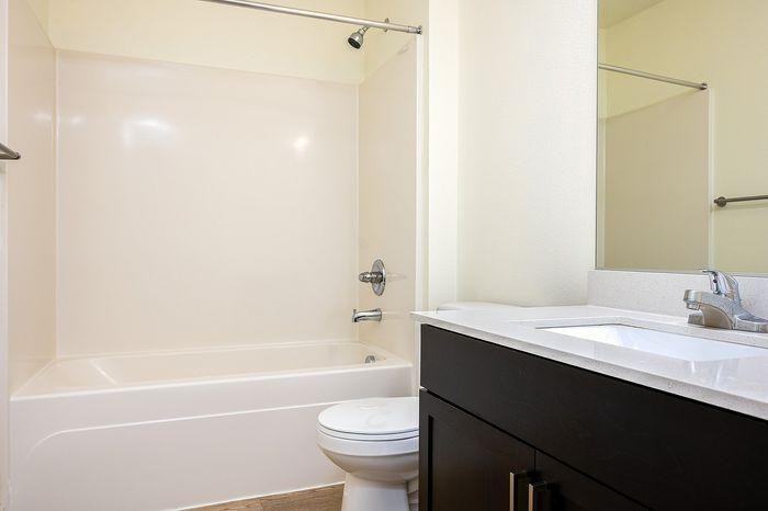 330 Ne Dekum St - Photo 6 of 18