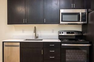330 Ne Dekum St - Photo 1 of 1
