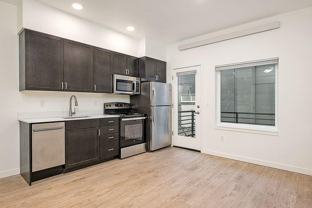 330 Ne Dekum St - Photo 1 of 1