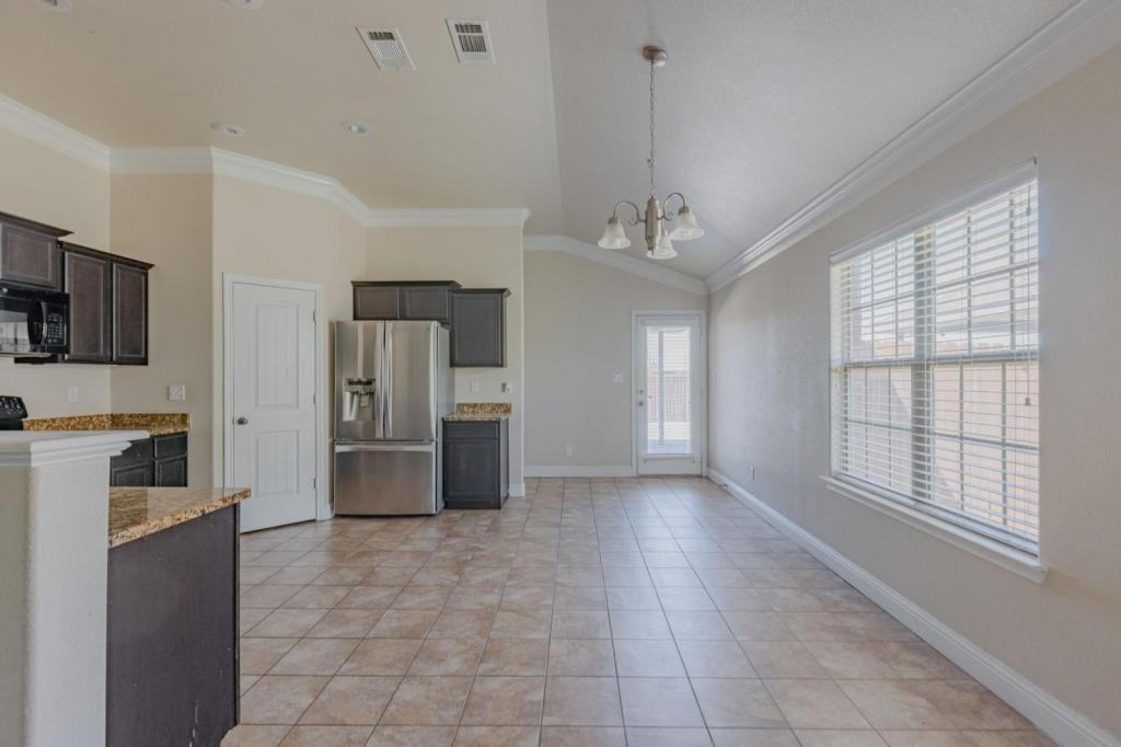 711 Candlestick Dr - Photo 2 of 17