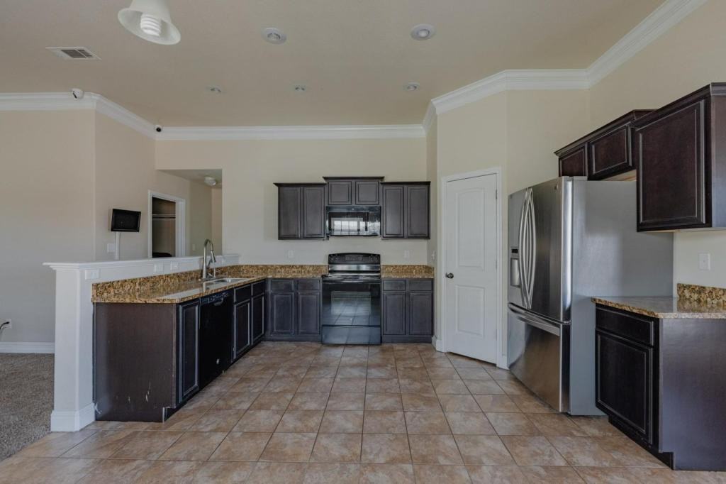 711 Candlestick Dr - Photo 3 of 17