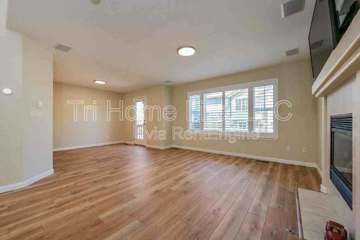 22137 E Irish Dr - Photo 3 of 10