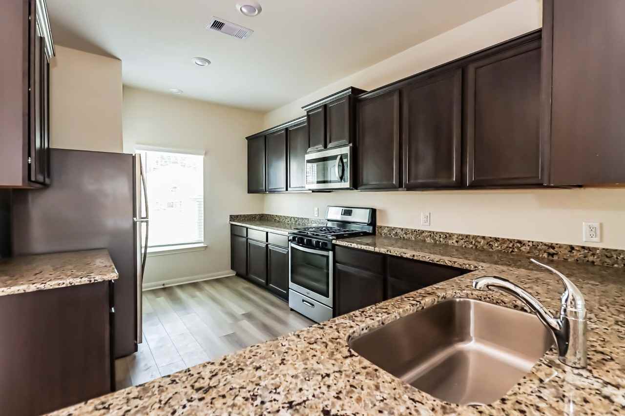 26713 Frost Dr - Photo 6 of 31