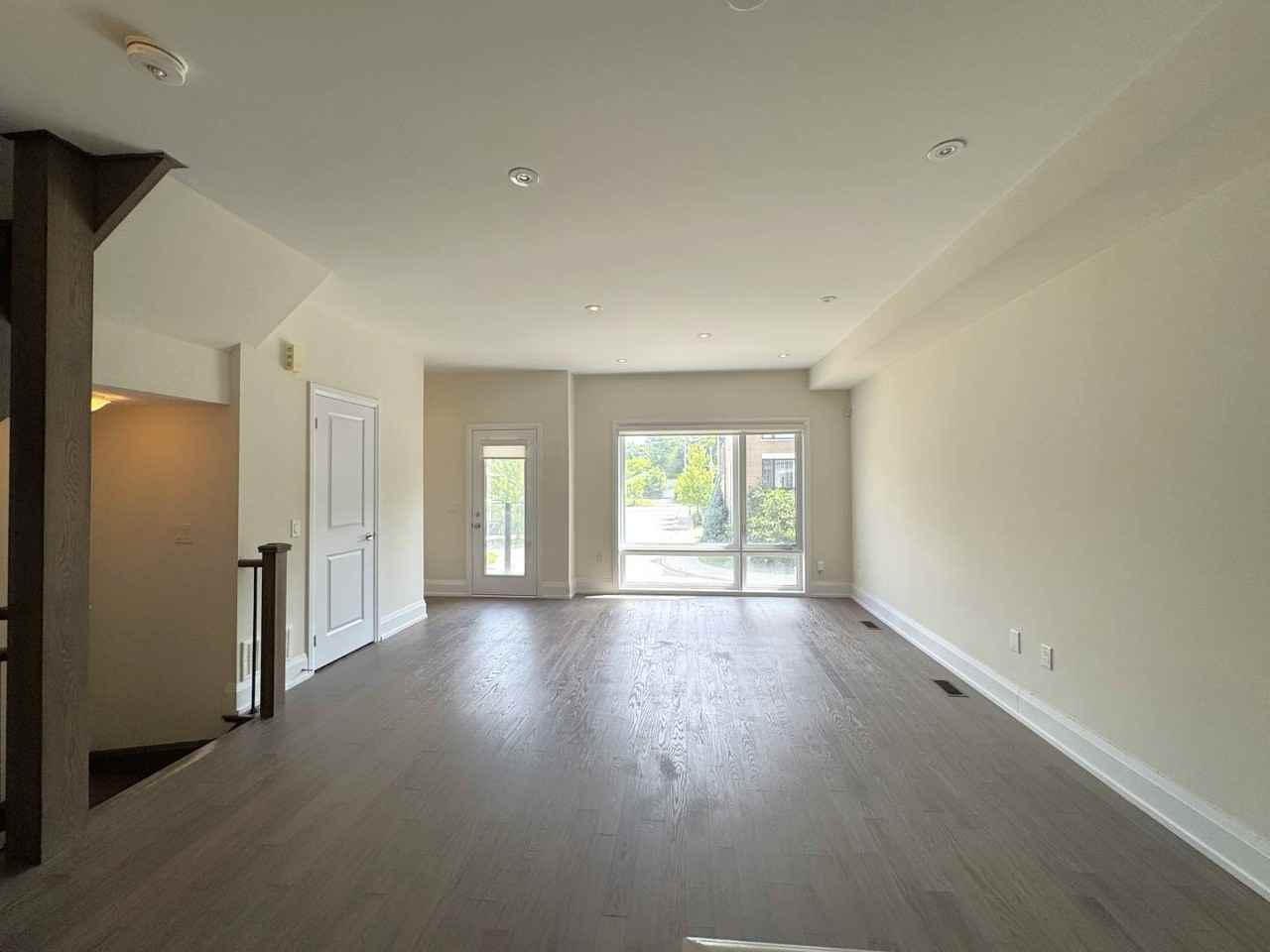 47 Kenneth Wood Cres - Photo 3 of 28