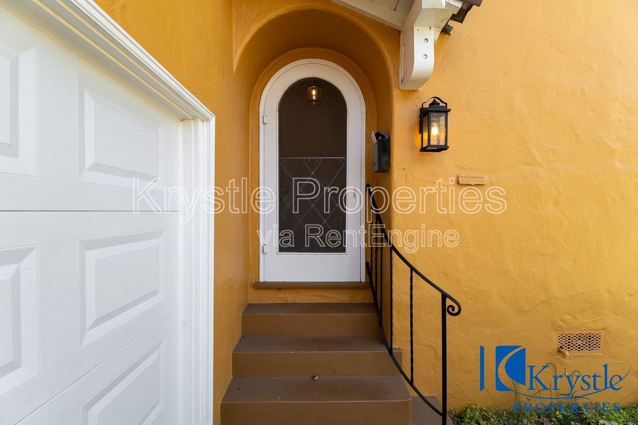 1616 Fern Pl - Photo 3 of 50