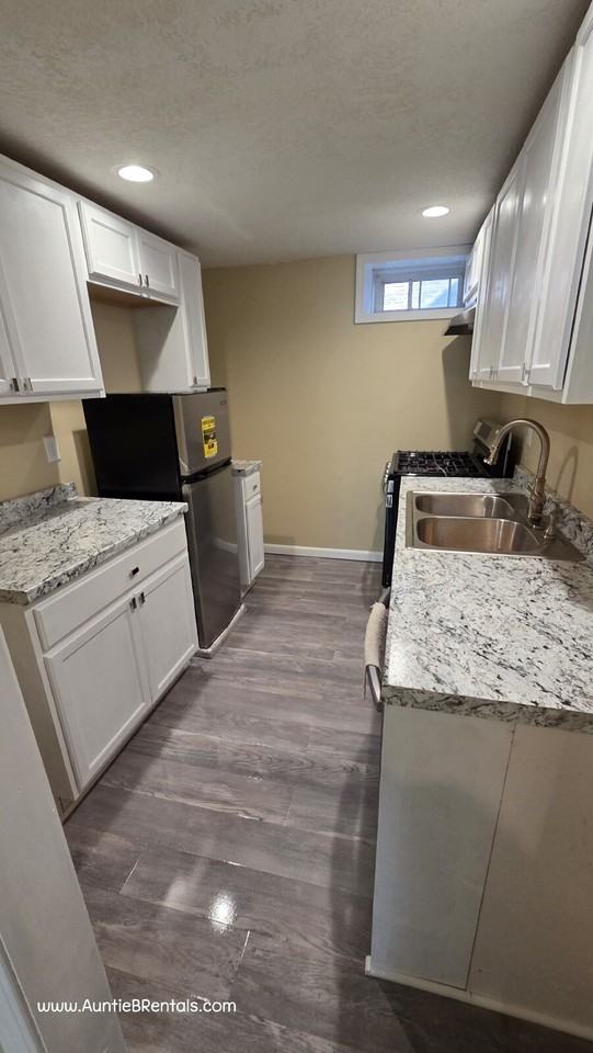 871 Saint Clair Ave #3 - Photo 3 of 26
