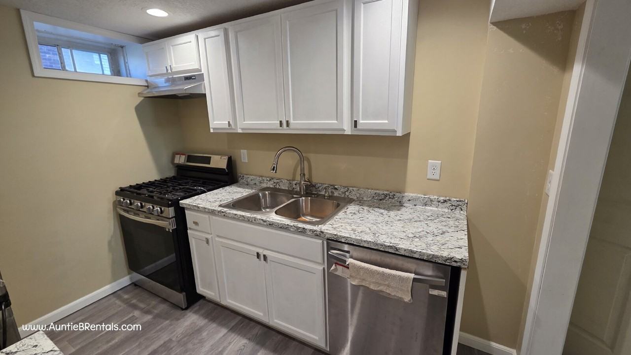 871 Saint Clair Ave #3 - Photo 7 of 26