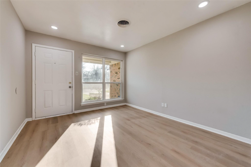 4749 Marshall St - Photo 2 of 20