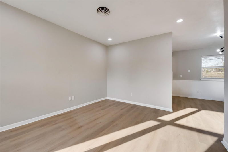 4749 Marshall St - Photo 3 of 20