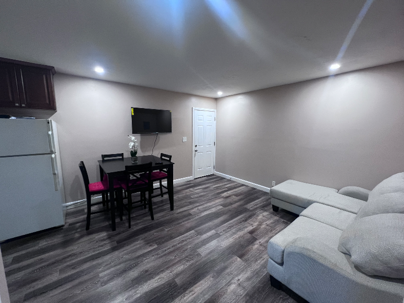 3985 Rhoda Ave #C - Photo 3 of 6