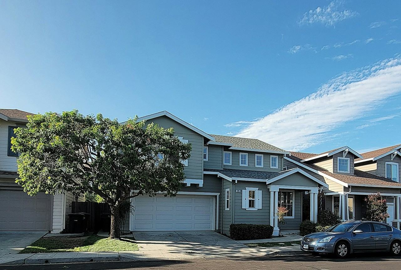 925 Gates St - Photo 2 of 45