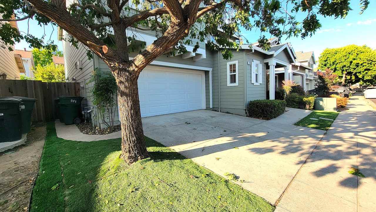 925 Gates St - Photo 3 of 45