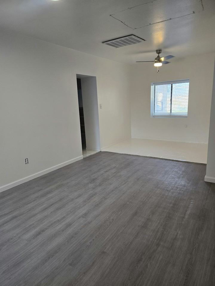 300 S 5th St, Unit B - Photo 4 of 6