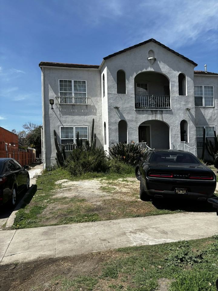 3015 S Norton Ave, Unit 3015 1/4 - Photo 2 of 3