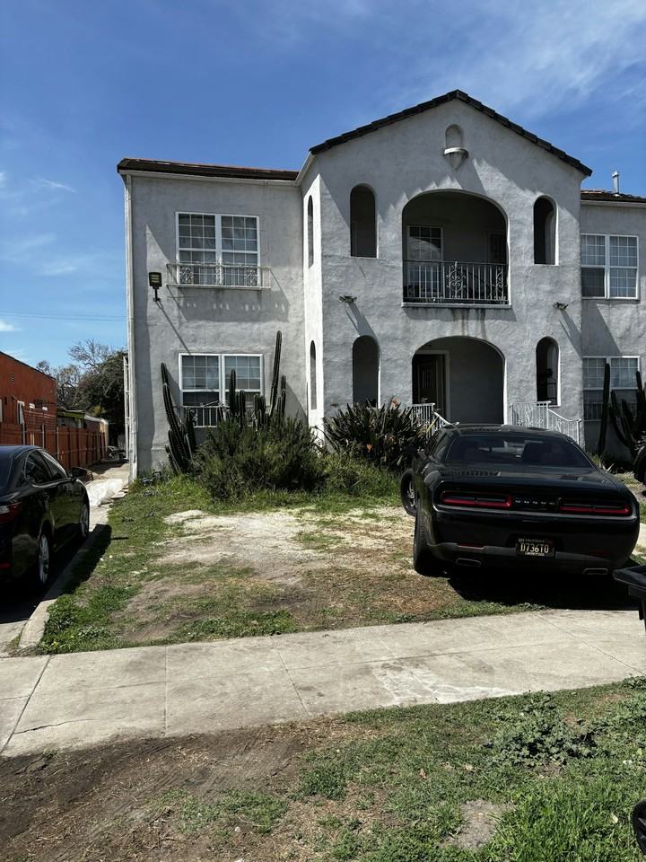 3015 S Norton Ave, Unit 3015 1/4 - Photo 3 of 3