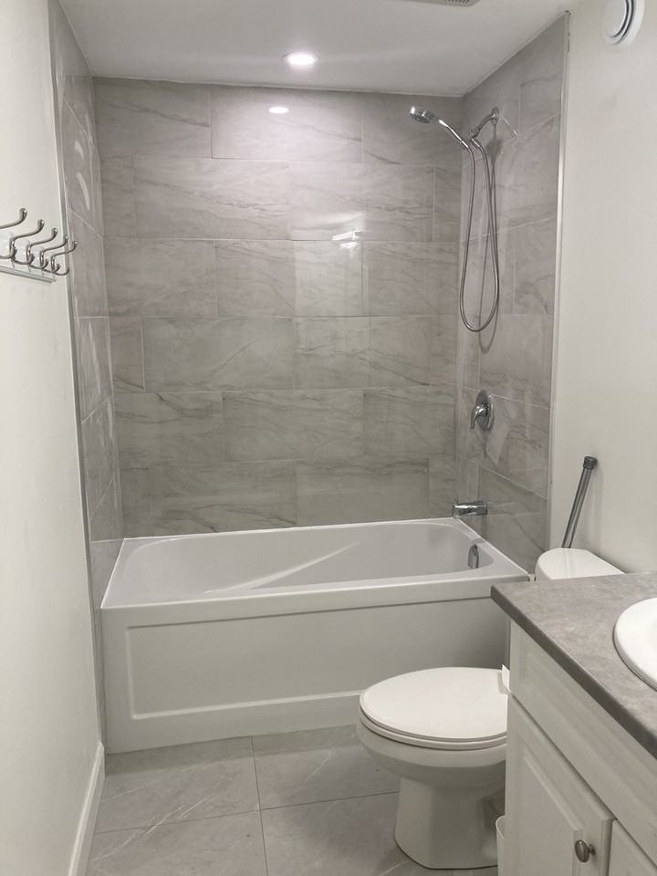 196 Maude St - Photo 2 of 4