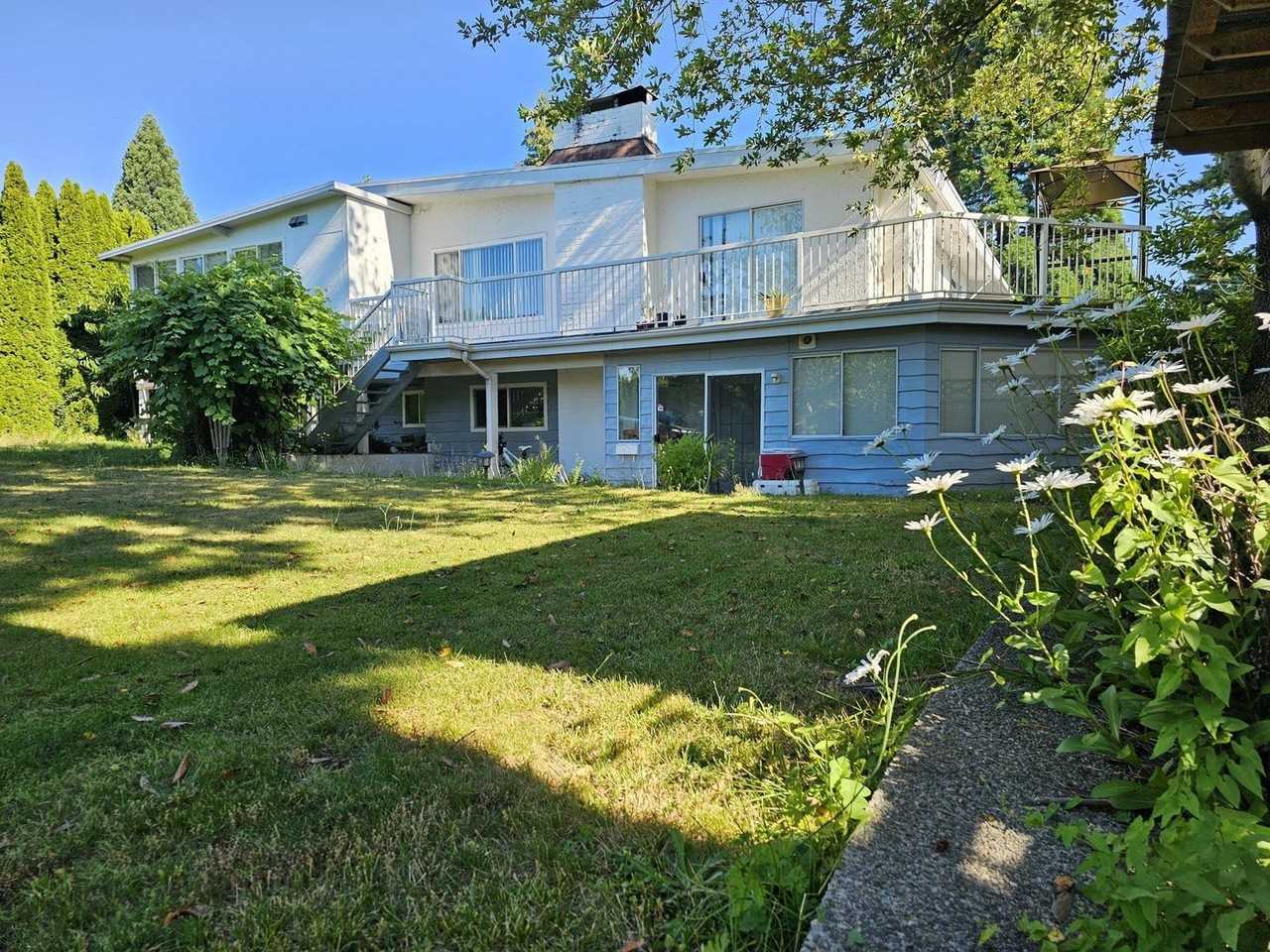 5566 Spruce St - Photo 2 of 12