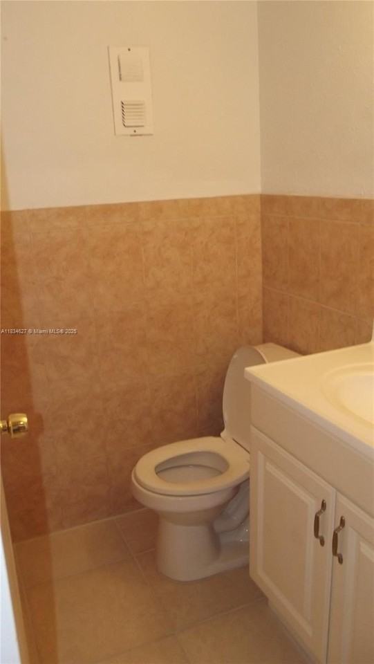 3582 Ne 171st St #305 - Photo 7 of 19