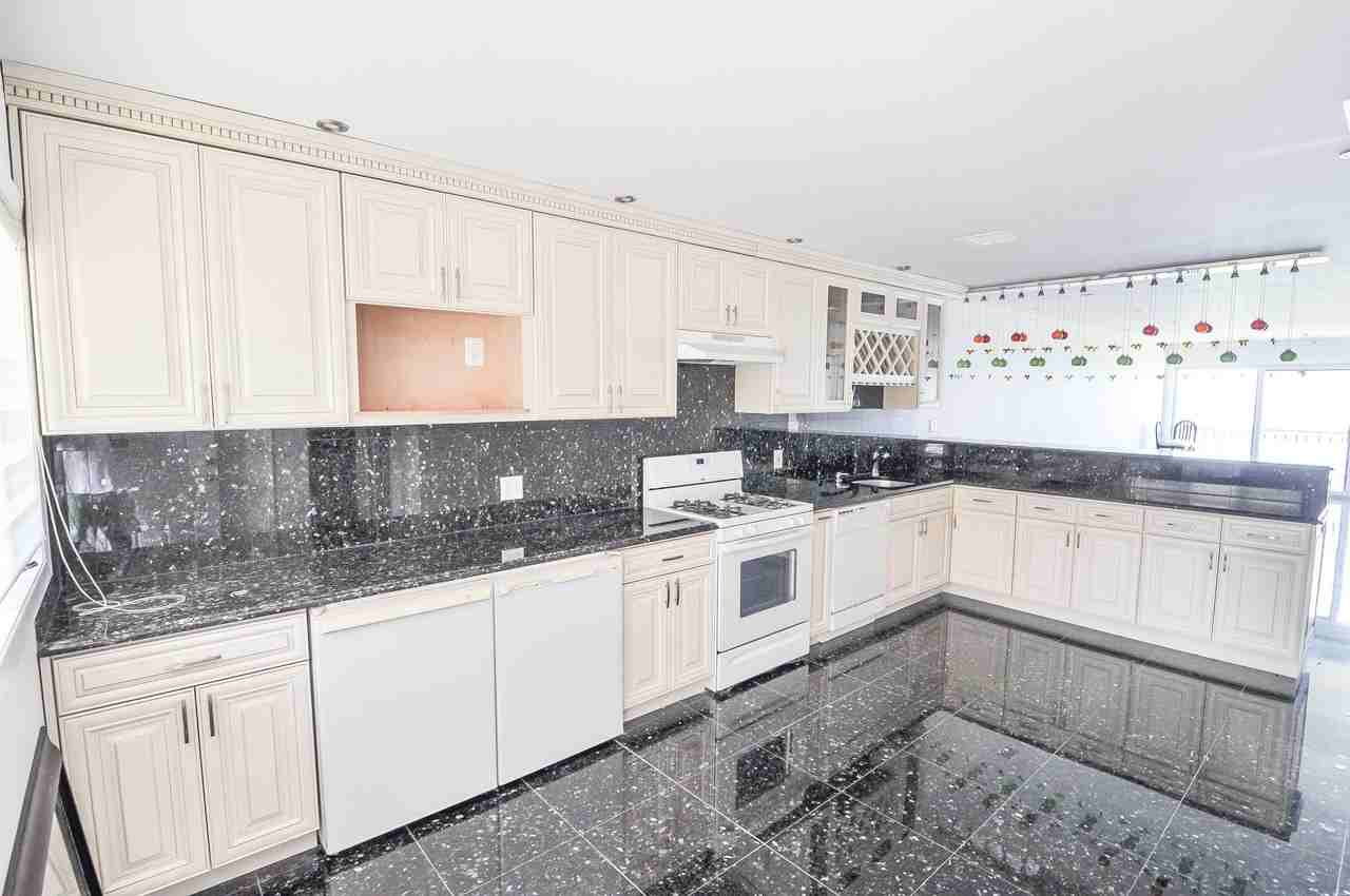 806 Bluffs Dr N - Photo 7 of 30