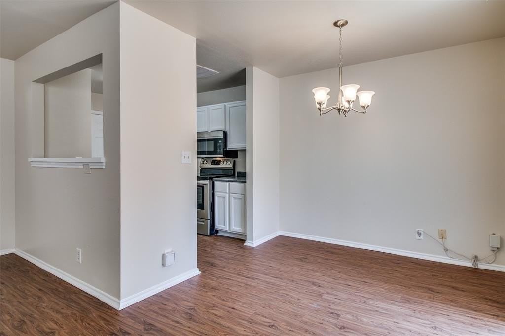 913 N Brents Ave - Photo 6 of 25