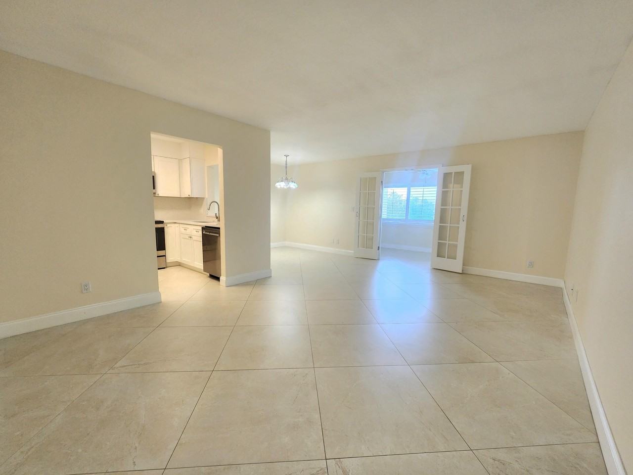 3178 3178 Via Poinciana 402 #402 - Photo 3 of 22