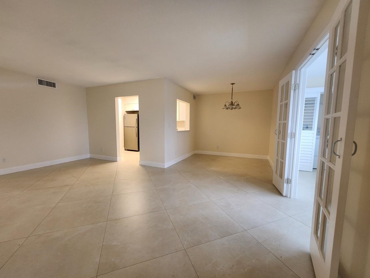 3178 3178 Via Poinciana 402 #402 - Photo 5 of 22