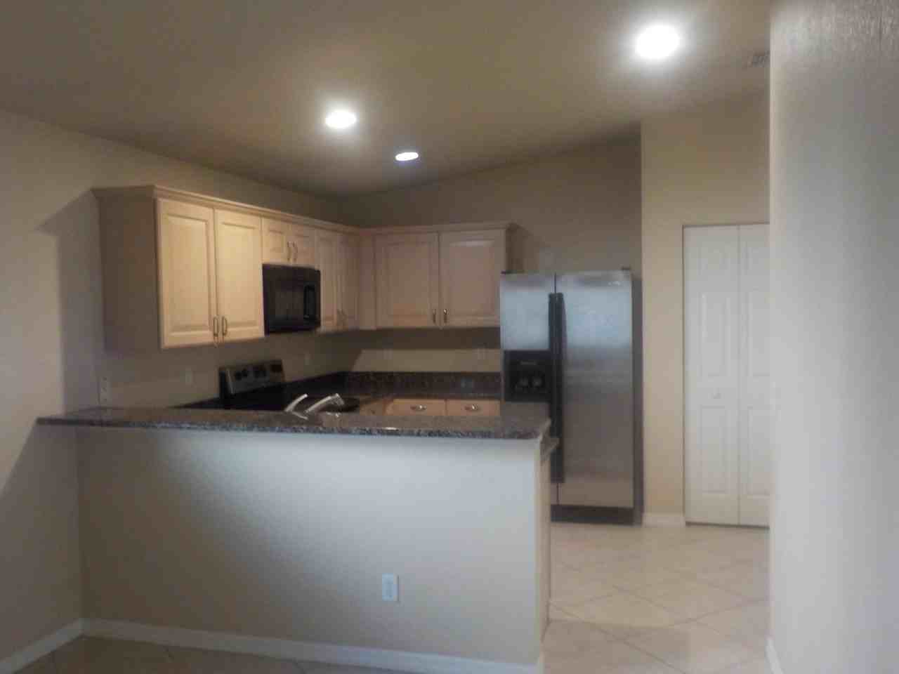 1957 Sw Providence Pl - Photo 4 of 15