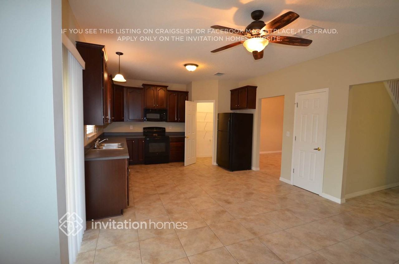 2427 Woodstork Ct - Photo 3 of 9