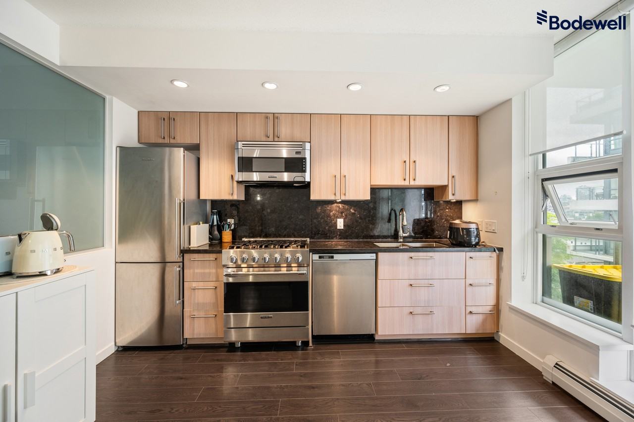 Wall Centre False Creek West Tower 1 - Photo 3 of 14