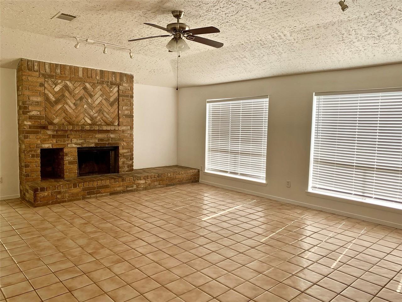 2793 Spring Moss Dr - Photo 4 of 19