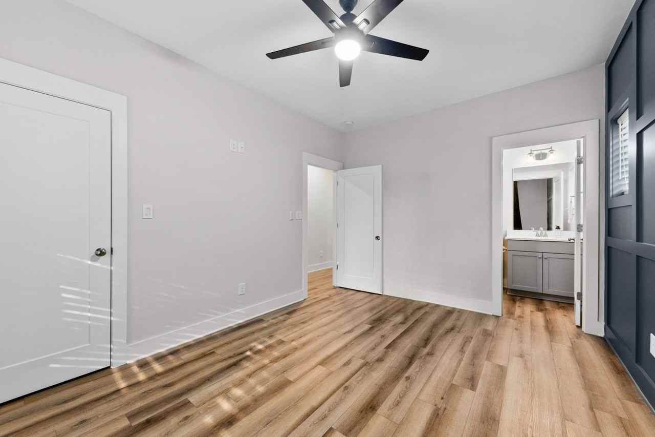 327 Coxe Ave - Photo 4 of 5