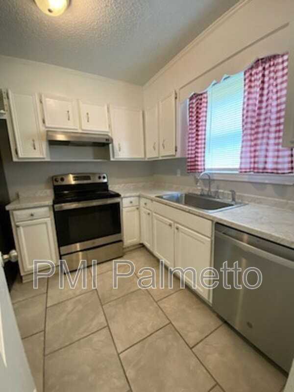 3409 Brookwood Ct - Photo 4 of 38