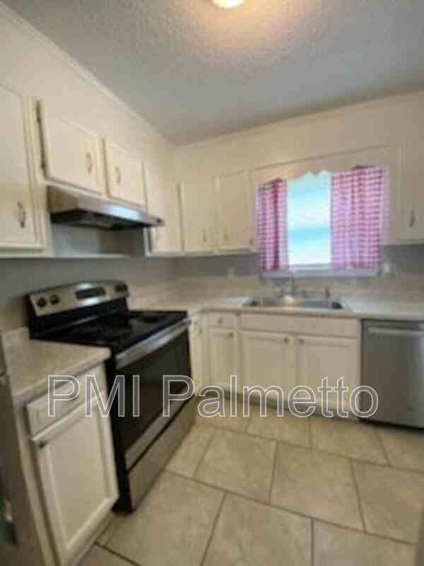 3409 Brookwood Ct - Photo 5 of 38