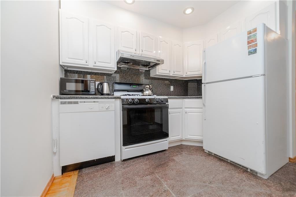 1749 E 16Th St - Photo 3 of 11