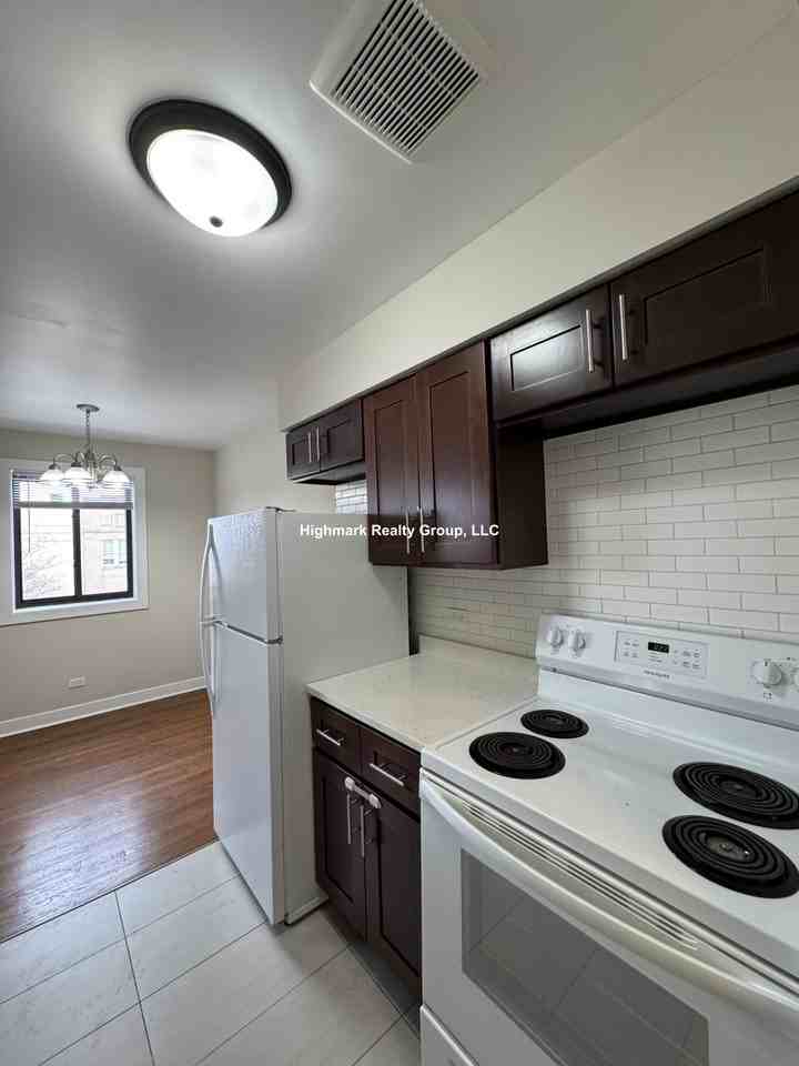 5841 N Winthrop Ave #304 - Photo 2 of 11