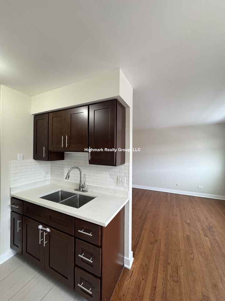 5841 N Winthrop Ave #304 - Photo 3 of 11