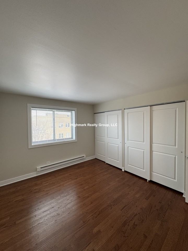 5841 N Winthrop Ave #304 - Photo 5 of 11