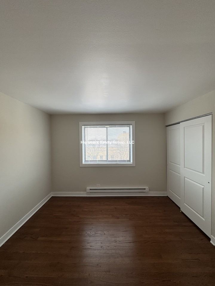 5841 N Winthrop Ave #304 - Photo 6 of 11