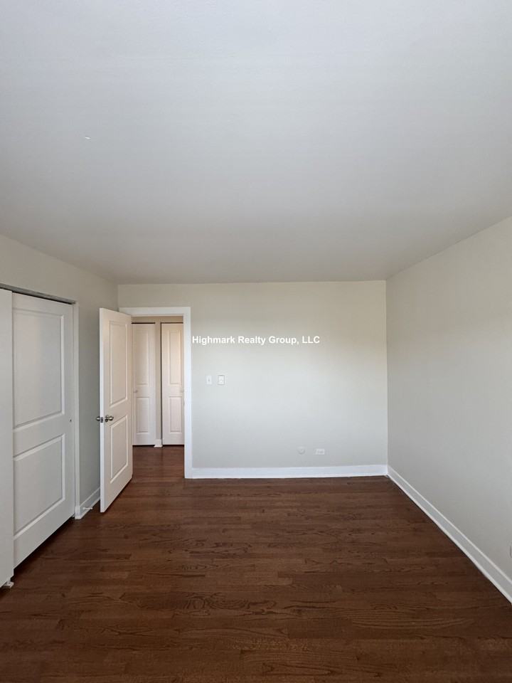 5841 N Winthrop Ave #304 - Photo 7 of 11