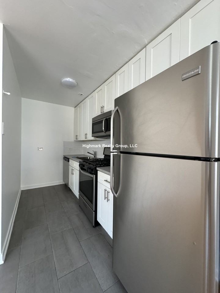 6972 N Sheridan Rd #214