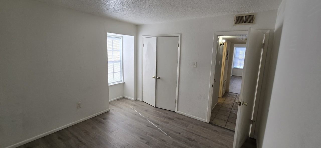 3004 Houma Boulevard - Photo 3 of 10