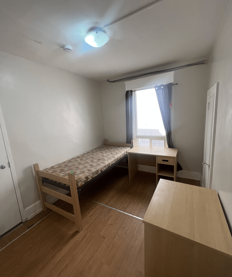 2700 Dundas Street West - Photo 3 of 10