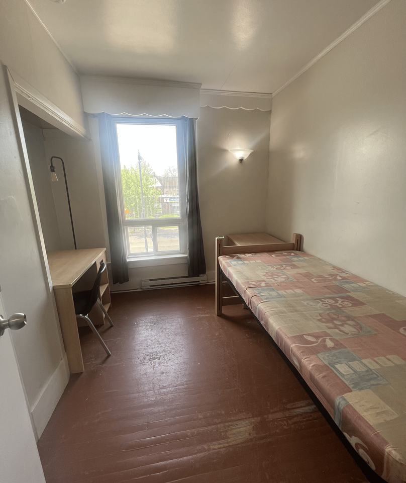 2700 Dundas Street West - Photo 2 of 10