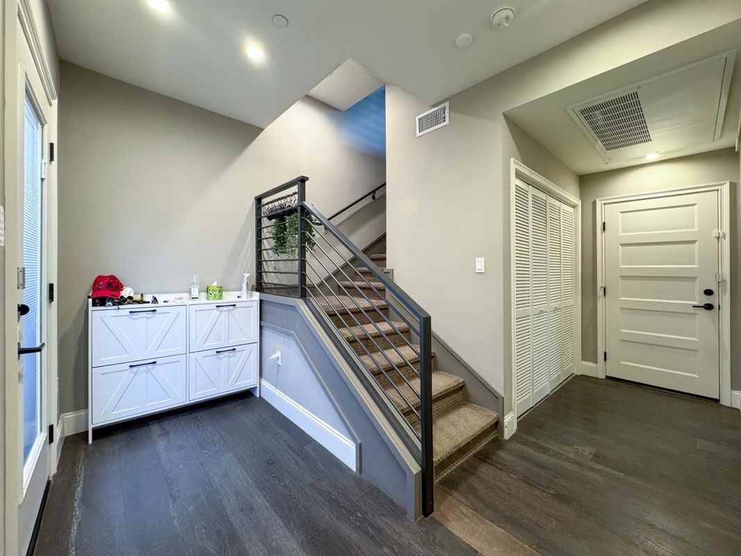 519 W Newby Ave ##7 - Photo 3 of 9