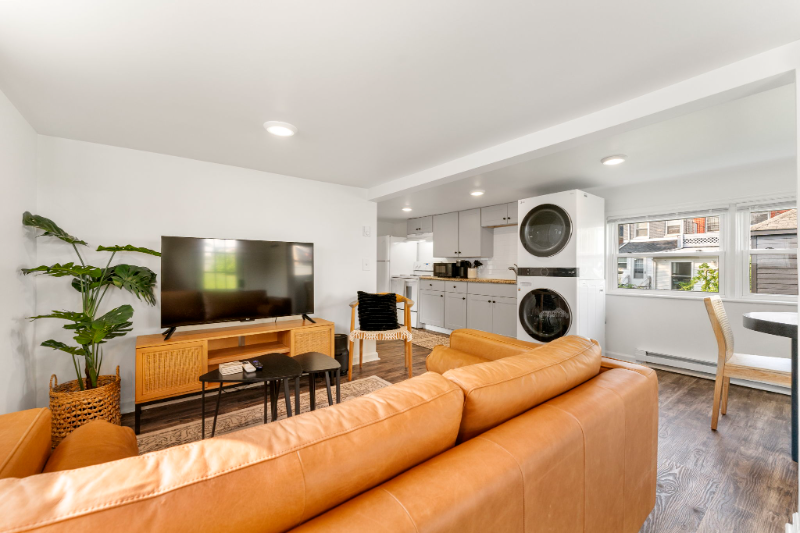 124 10th St - Photo 2 of 16